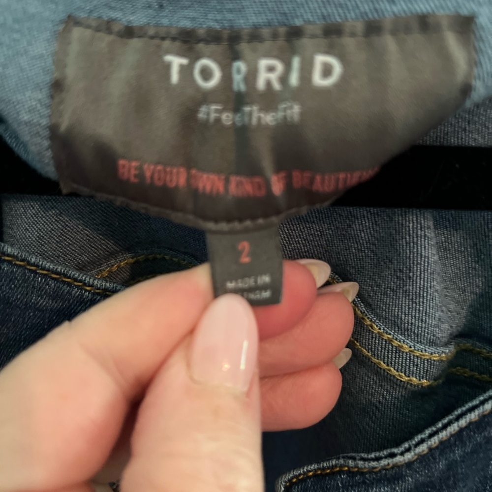 Torrid Dark Blue Denim Women's Cropped Jacket